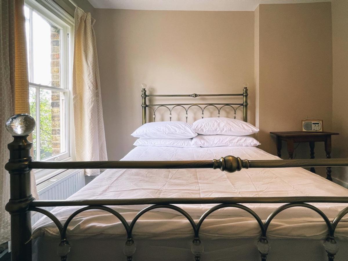 Manor House Of Cheshunt- Historic Villa