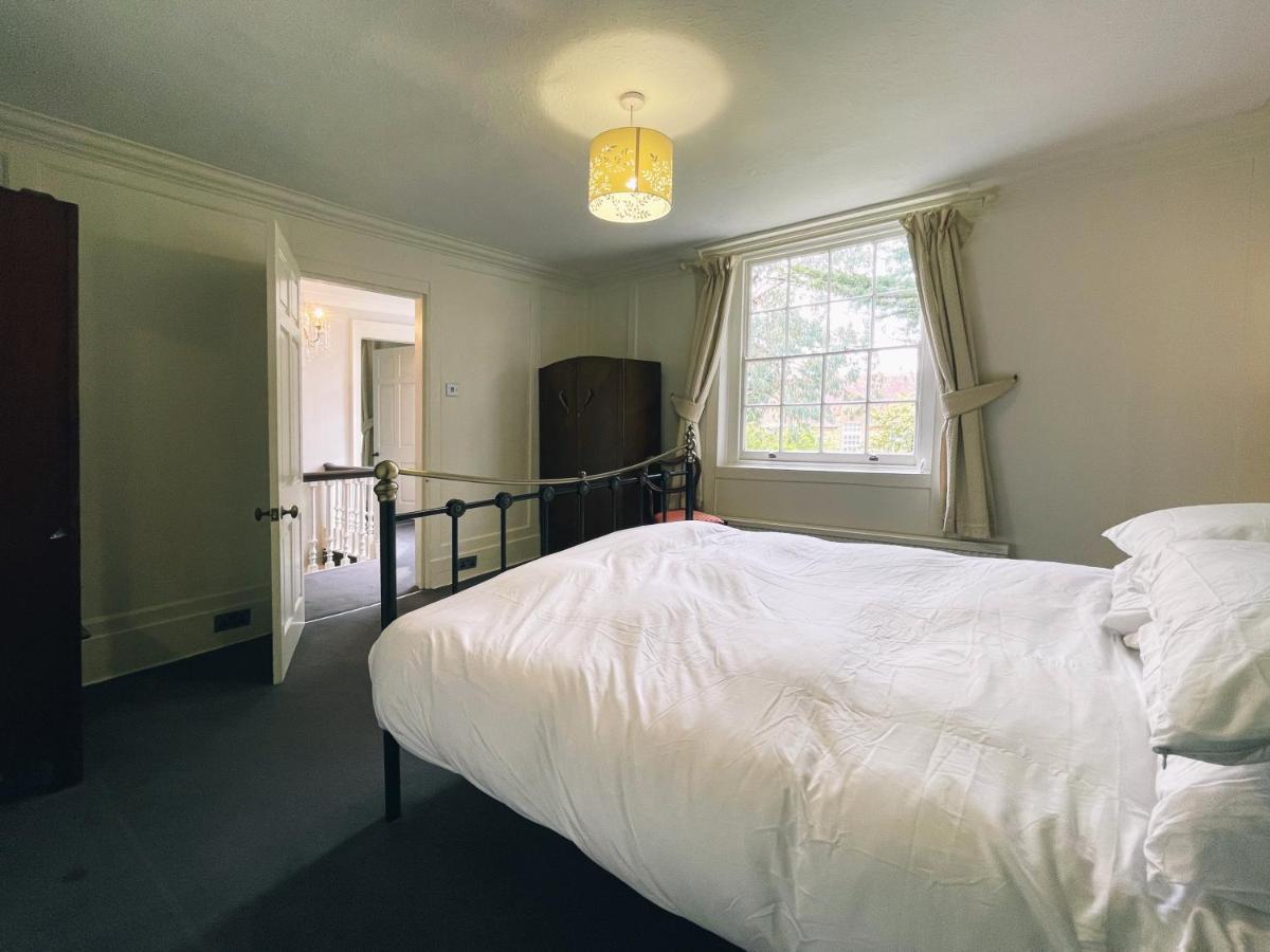 Manor House Of Cheshunt- Historic *