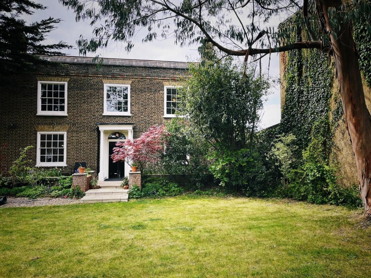Manor House Of Cheshunt- Historic Villa
